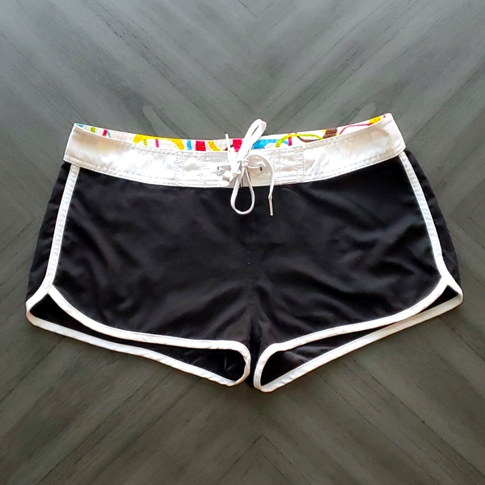 Bert's Surf Shop shorts